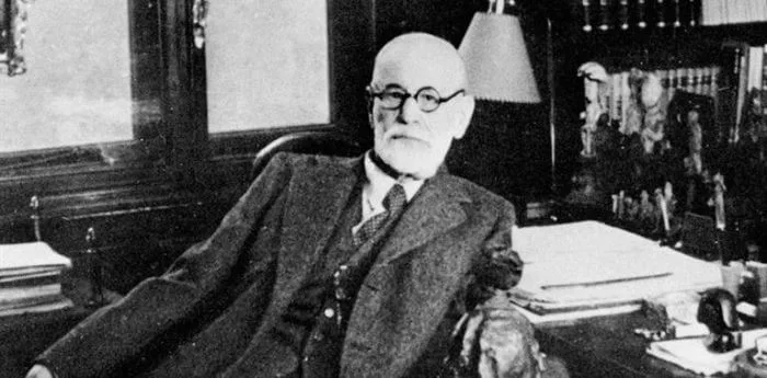 Retrato de Sigmund Freud en su estudio, imagen del artículo sobre su eutanasia